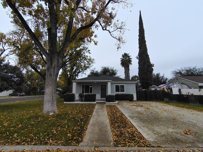 Building Photo - 301 Camellia Way