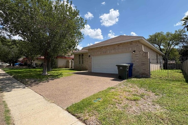 Building Photo - 1603 Sherwood Dr