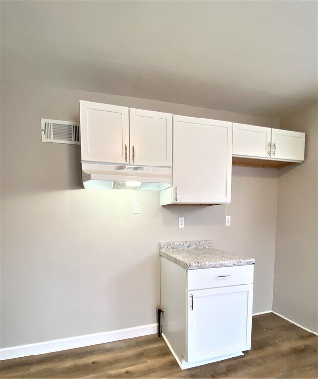 Foto del edificio - Newly updated 4 bedroom single family home
