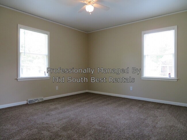 Building Photo - 1415 Greendale Ave