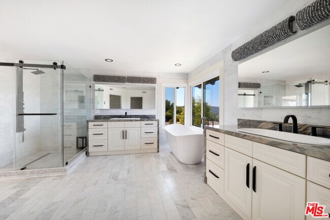 Foto del edificio - 32305 Blue Rock Ridge