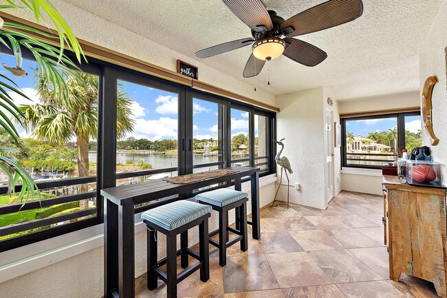 Foto del edificio - 533 Oak Harbour Dr