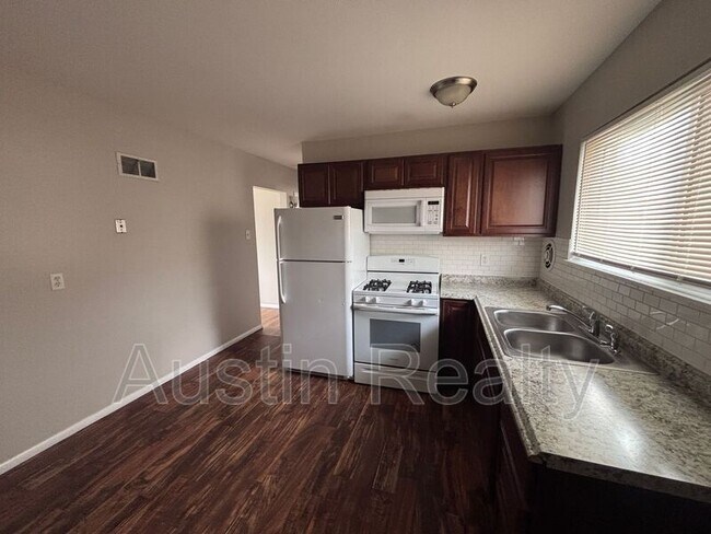 Foto del edificio - 8634 Burton Ave