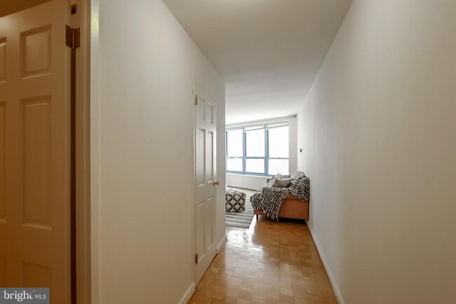 Building Photo - 224-30 W Rittenhouse Square