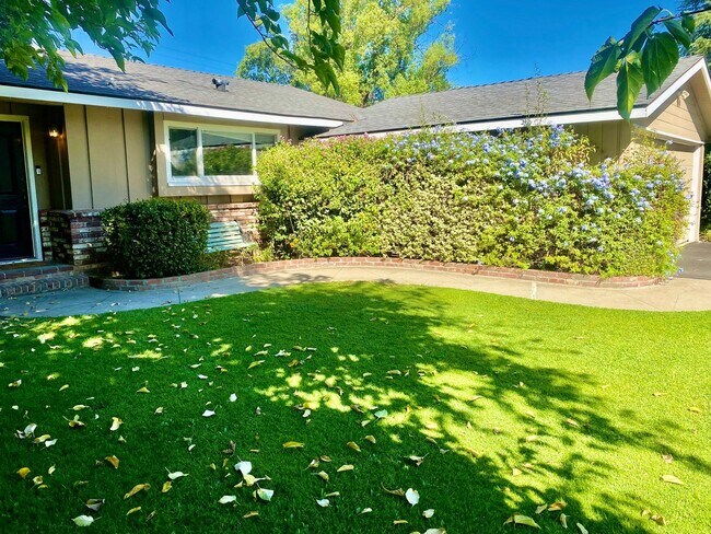 Building Photo - 3 br, 2 bath House - 454 W Twain Ave