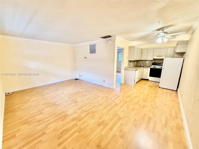 Building Photo - 510 NE 17th Ave