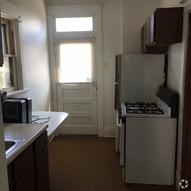 Building Photo - 124 Koehler St