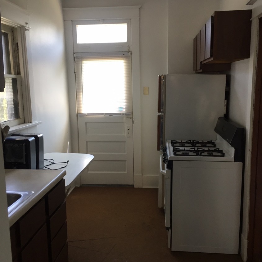 Primary Photo - 124 Koehler St