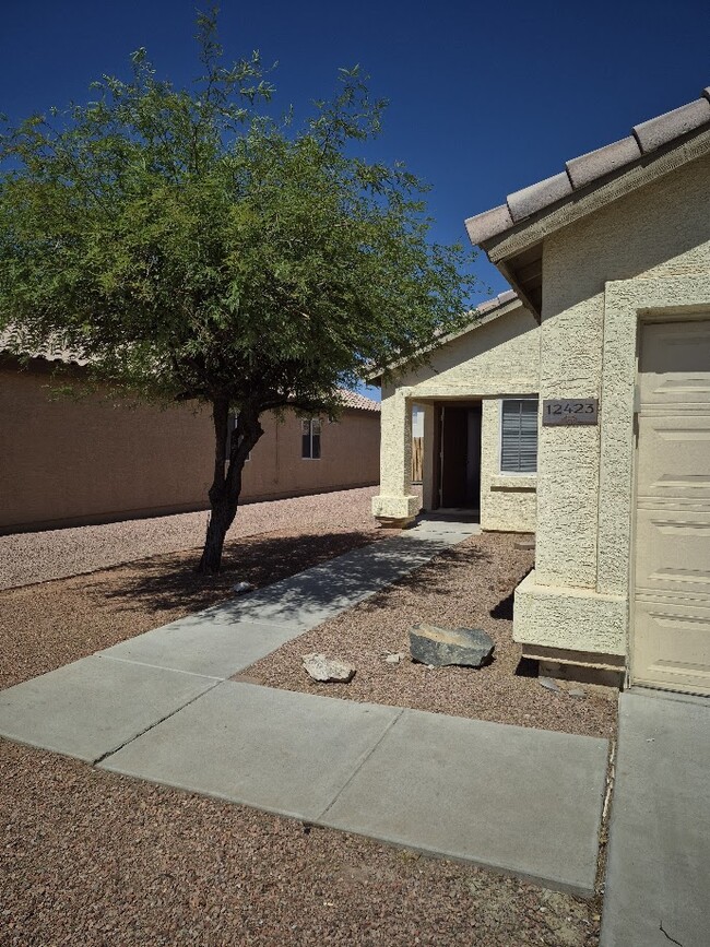 Building Photo - 12423 N 121st Dr