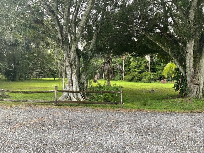Foto del edificio - 3208 A Rd
