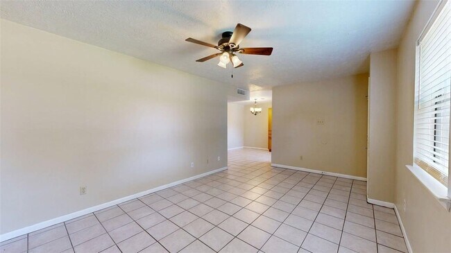 Foto del edificio - 1002 Hardwood Ln