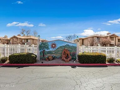 Front drive entrance - 985 E Mingus Ave