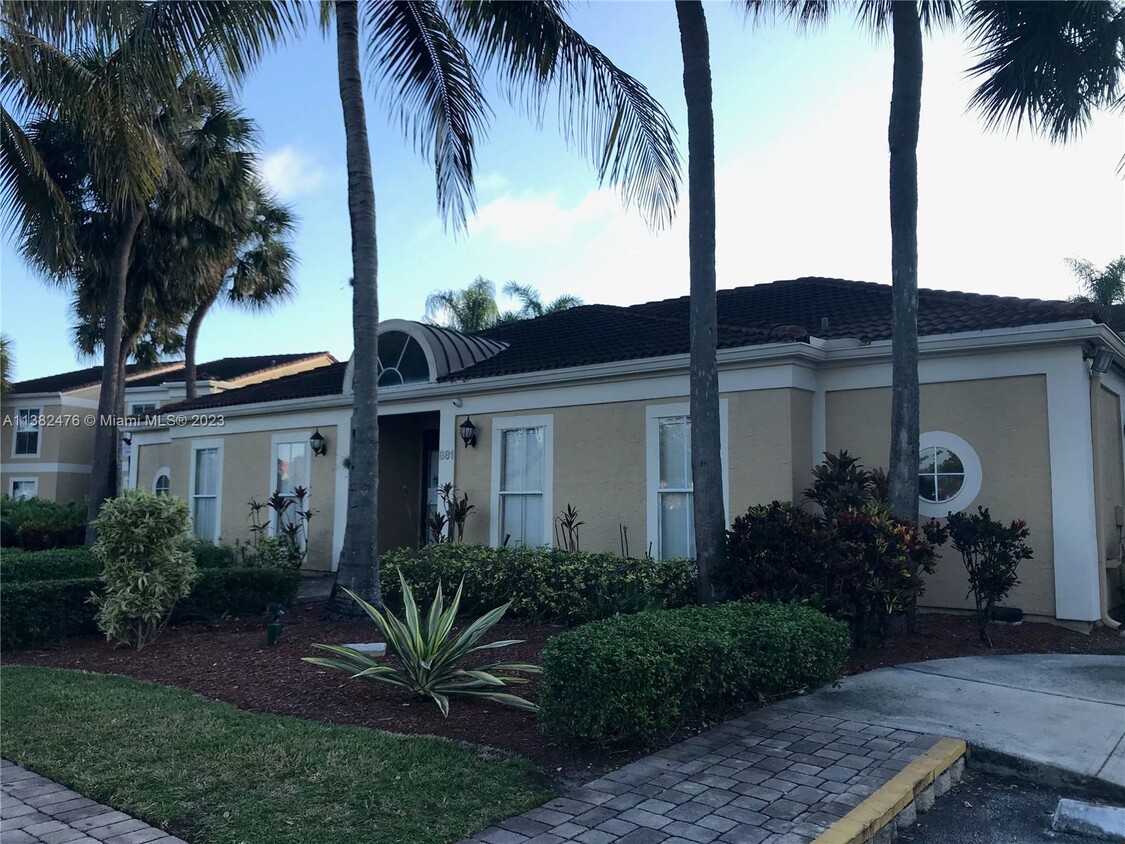Primary Photo - 805 Riverside Dr