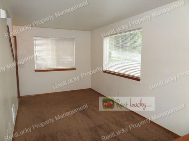 Foto del edificio - Fabulous 2 Bedroom Townhome With Attached Garage in Great RENTON Location!