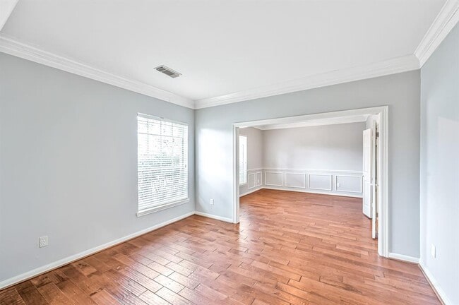 Building Photo - 2227 Garden Terrace Dr
