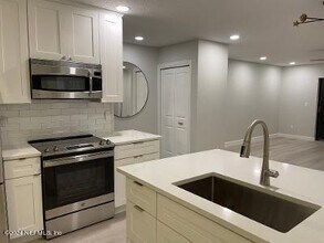 Building Photo - 600 Domenico Cir