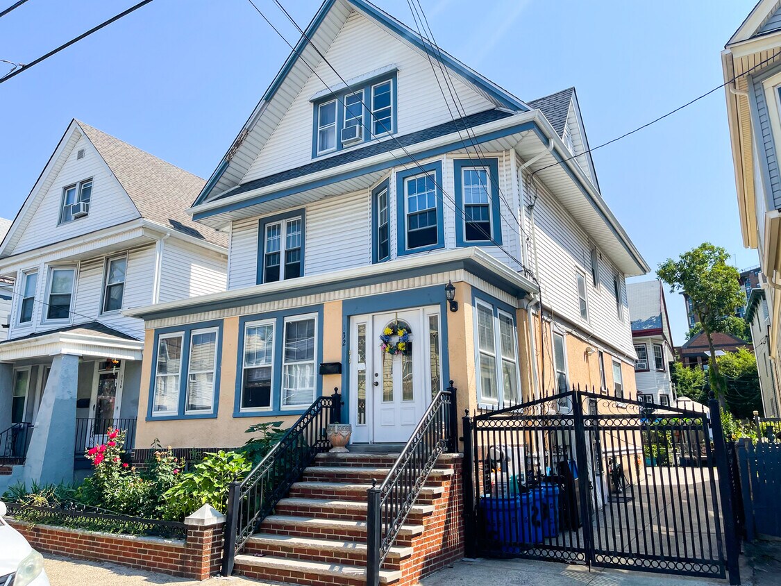 132 Pearsall Ave Unit 2, Jersey City, NJ 07305 Apartments in Jersey
