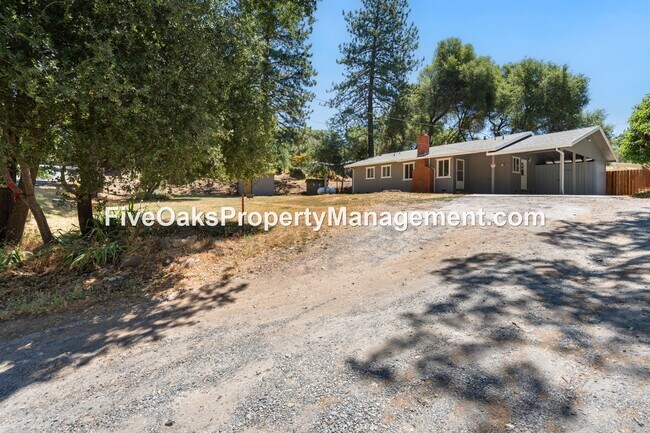 Foto del edificio - 520 Fowler Ln
