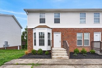 Building Photo - 2072 Tynewood Dr