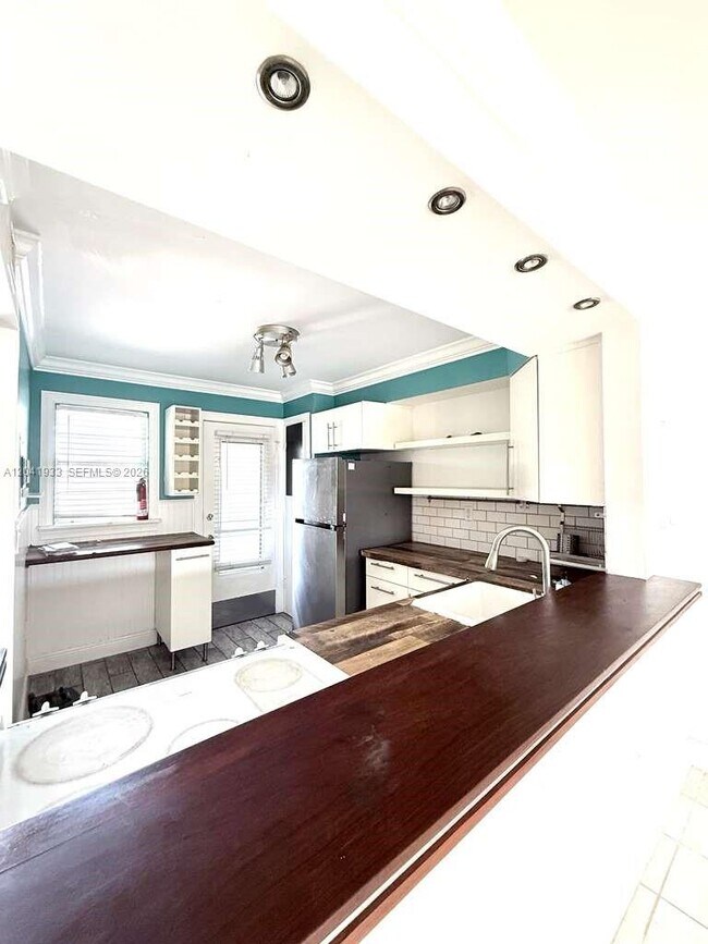 Foto del edificio - 1530 NE 191st St