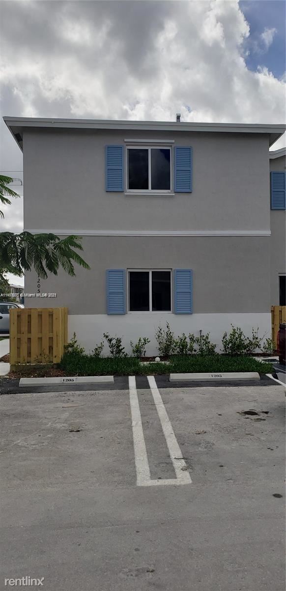 Foto del edificio - 4 br, 3 bath House - 1205 NW 3rd Ln