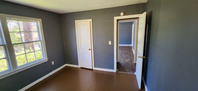 Building Photo - 467 Boling St