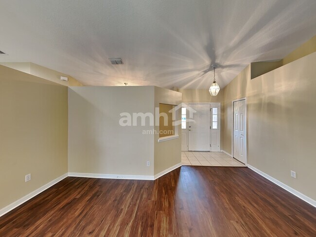 Foto del edificio - 722 Meadow Park Dr