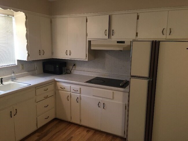 Building Photo - 860 S Loader Dr