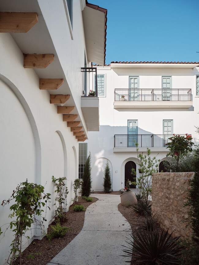 Building Photo - The Spaniard