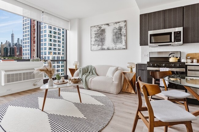 Building Photo - CMPND 9 Homestead