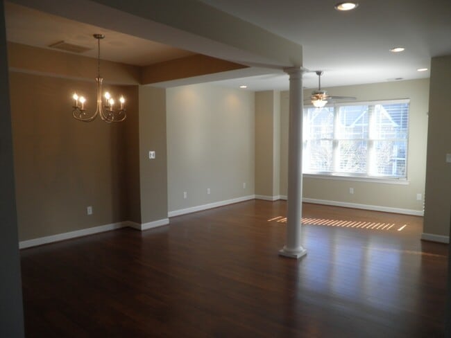 Building Photo - 951 Hollymeade Cir