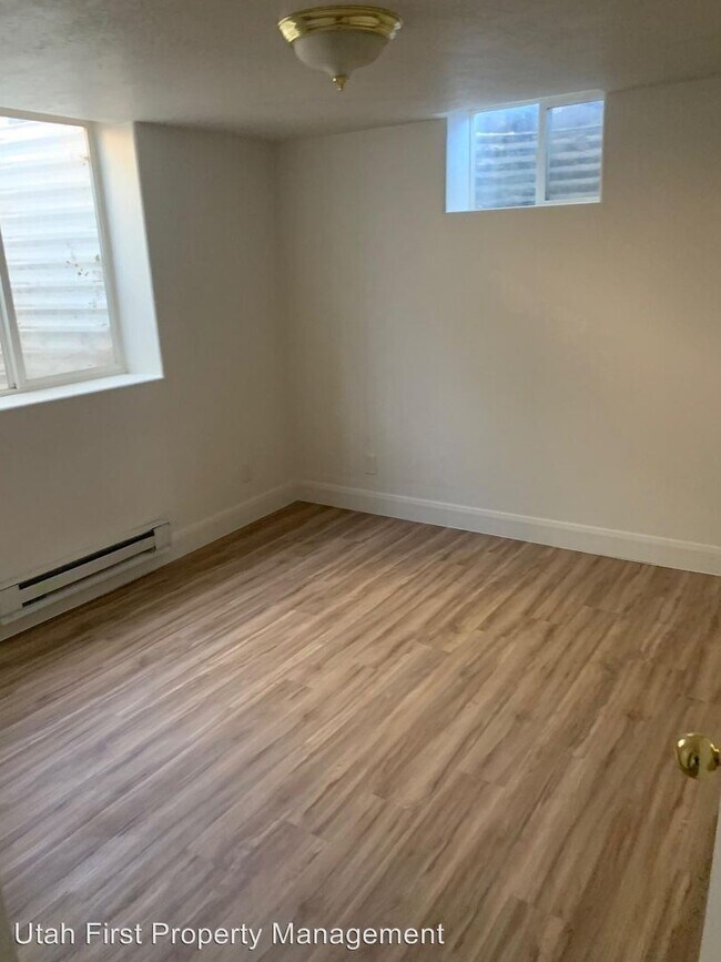 Building Photo - 164 N 400 W