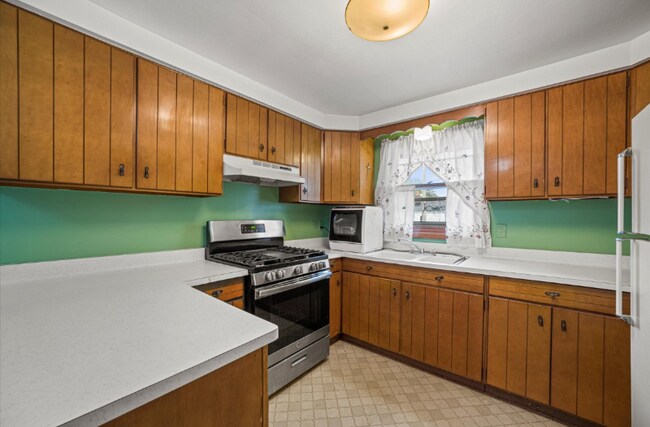 Building Photo - 2181 S 88th St