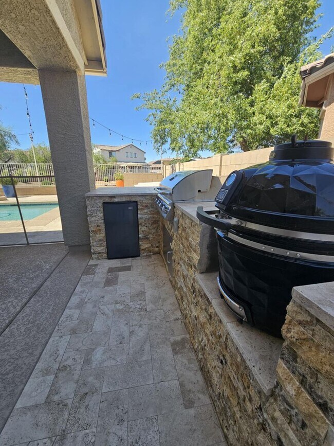 Building Photo - Stunning Single-Level Home with Pool, Outd...