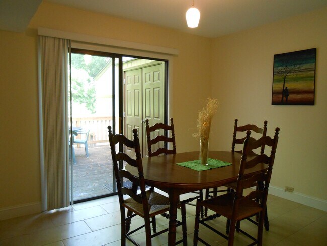 Dining area off living room - 903 E Franklin St