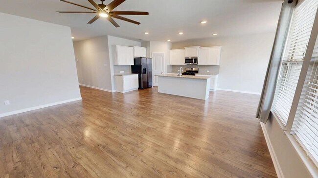 Foto del edificio - 3139 Crest Ln