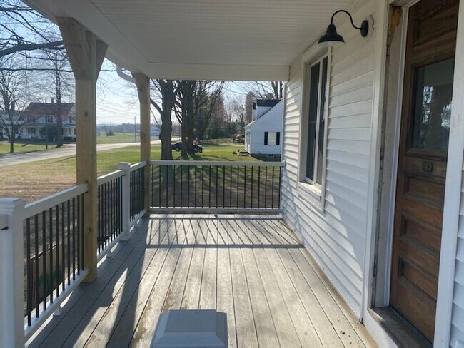 Building Photo - 82 Comins Rd