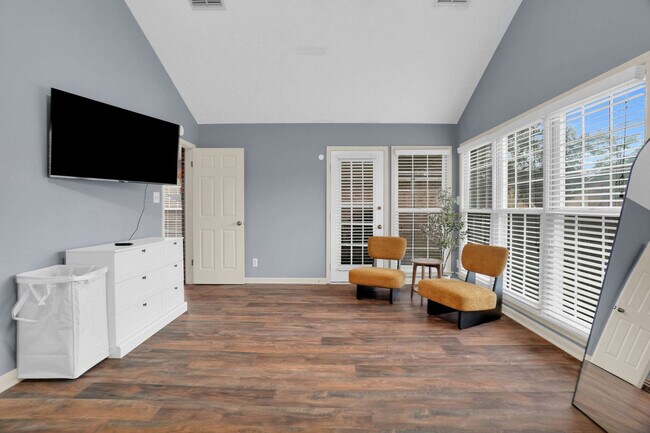 Building Photo - 6509 Enfield Mews