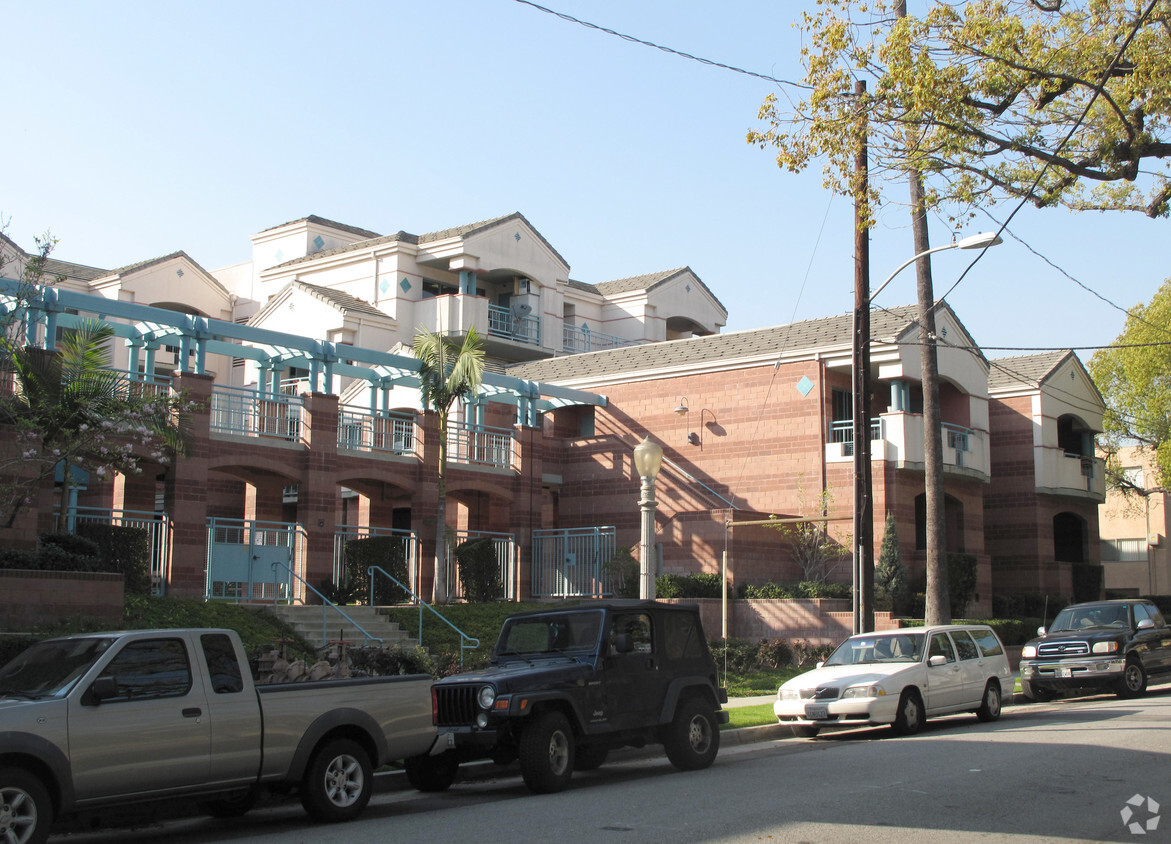 Building Photo - Catalina Gardens