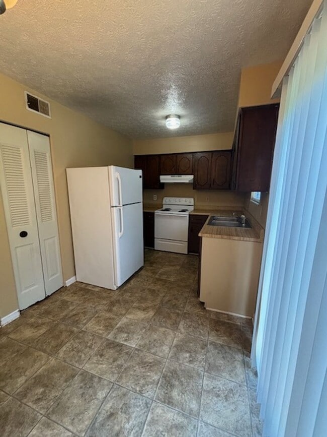 Foto del edificio - 409 Shelby Ave