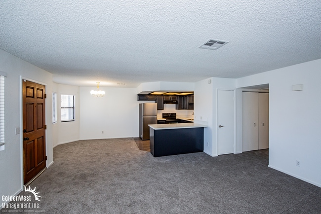 Foto del edificio - Charming 2Bdm 2Ba Upstairs Condo with Fireplace in Baycliff Creeks at The Lakes!