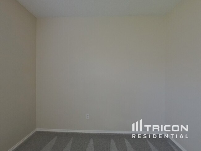 Foto del edificio - 6300 Downeast Dr
