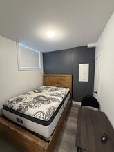 Building Photo - 227 Ave Blackburn