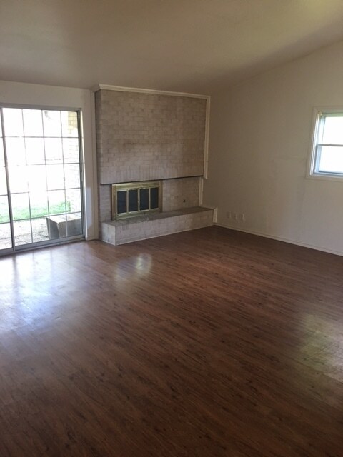 Foto del edificio - House For Lease in Garland
