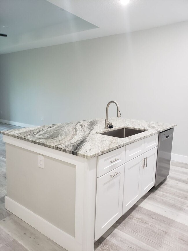 Foto del edificio - Brand New 3 bedroom Duplex in Deep Creek f...