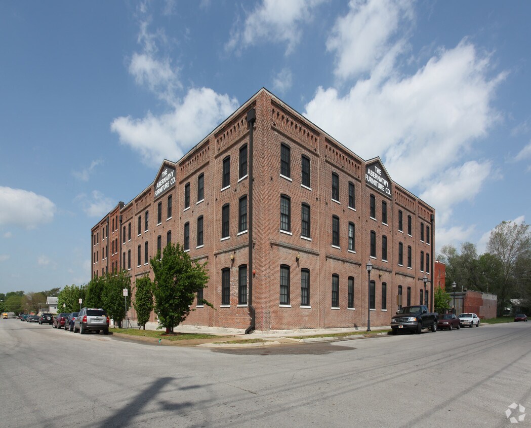 Abernathy Lofts Apartments in Leavenworth, KS