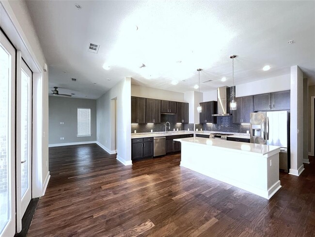 Foto del edificio - 4325 Jackson Ave