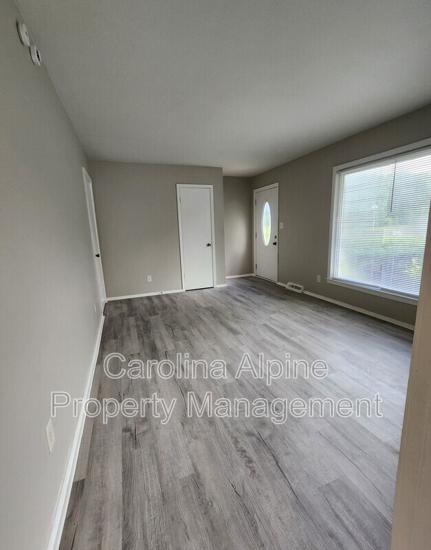 Foto del edificio - 1724 Griers Grove Rd