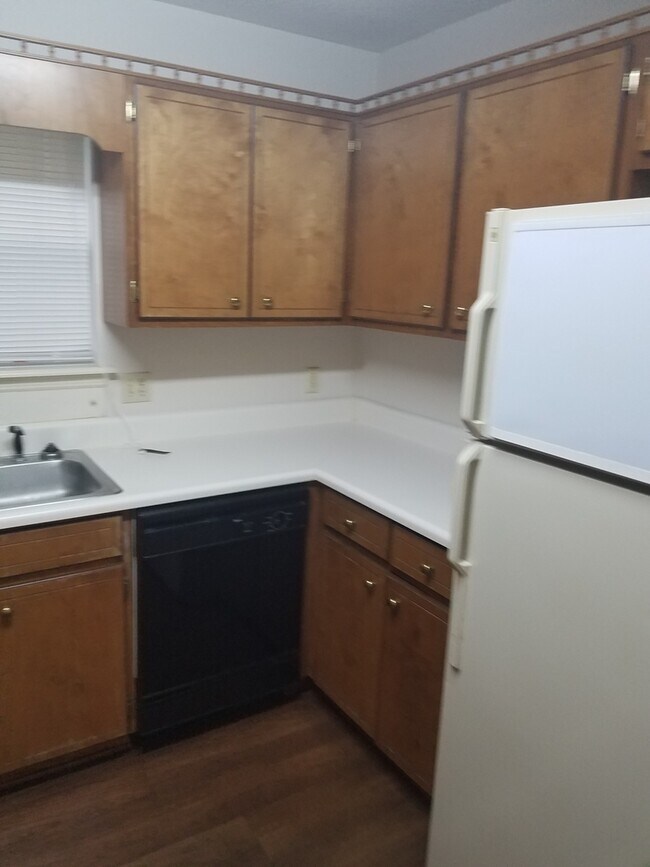 Building Photo - 6126 Vinnie Dr