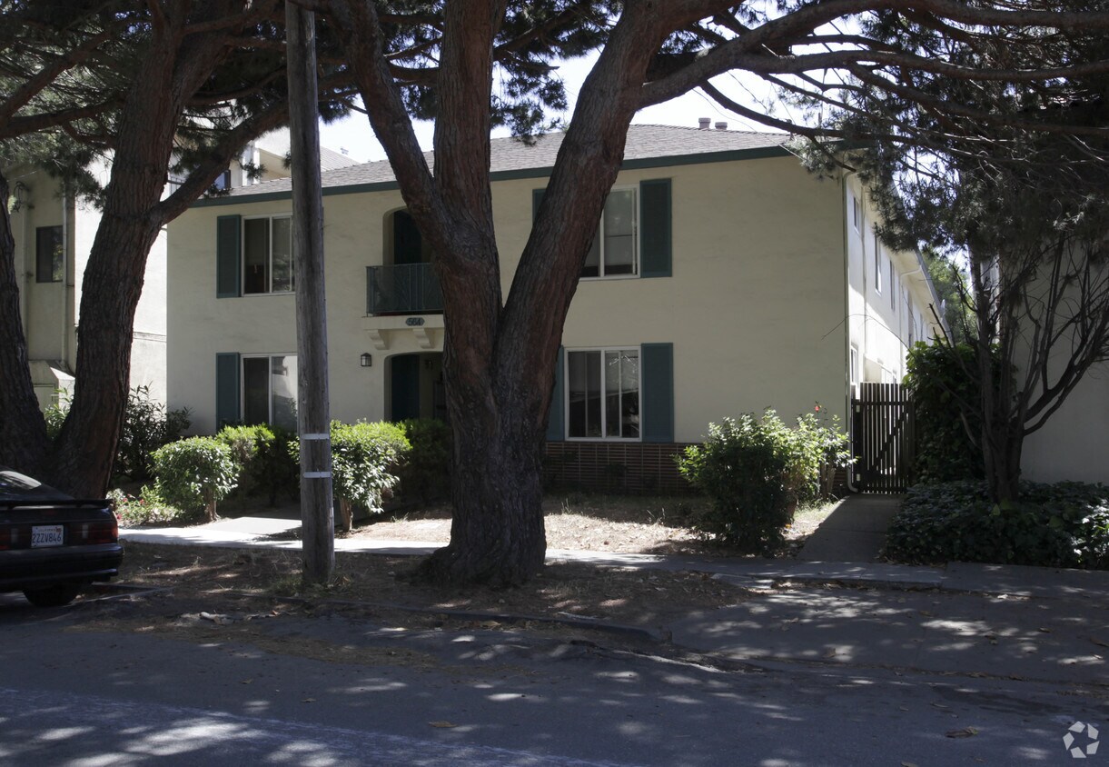 Building Photo - 564 Chestnut